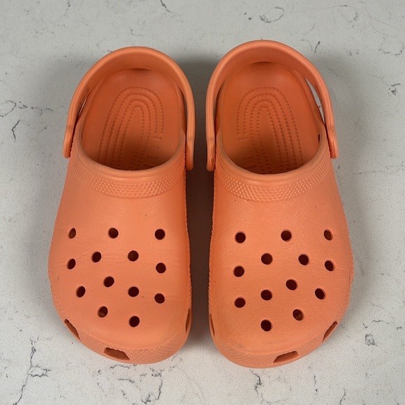 Crocs Classic Clog Size Junior 3, Peach - Orange - Coral - Picture 4 of 16